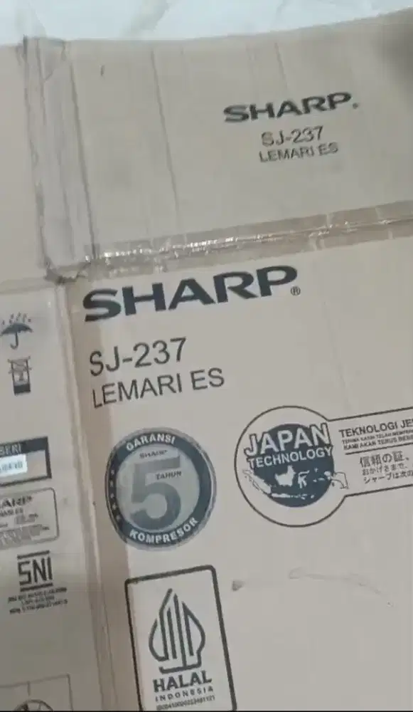 Lemari. Es.. 2 pintu