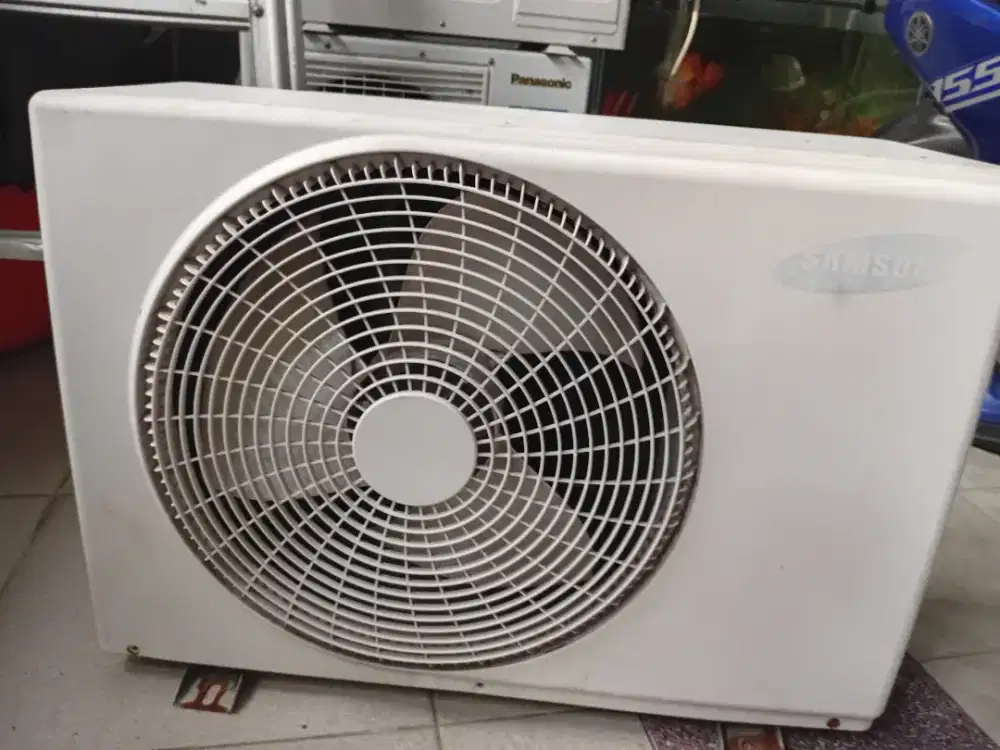 Outdoor samsung 1/2 pk, 750 rb. Ori semua