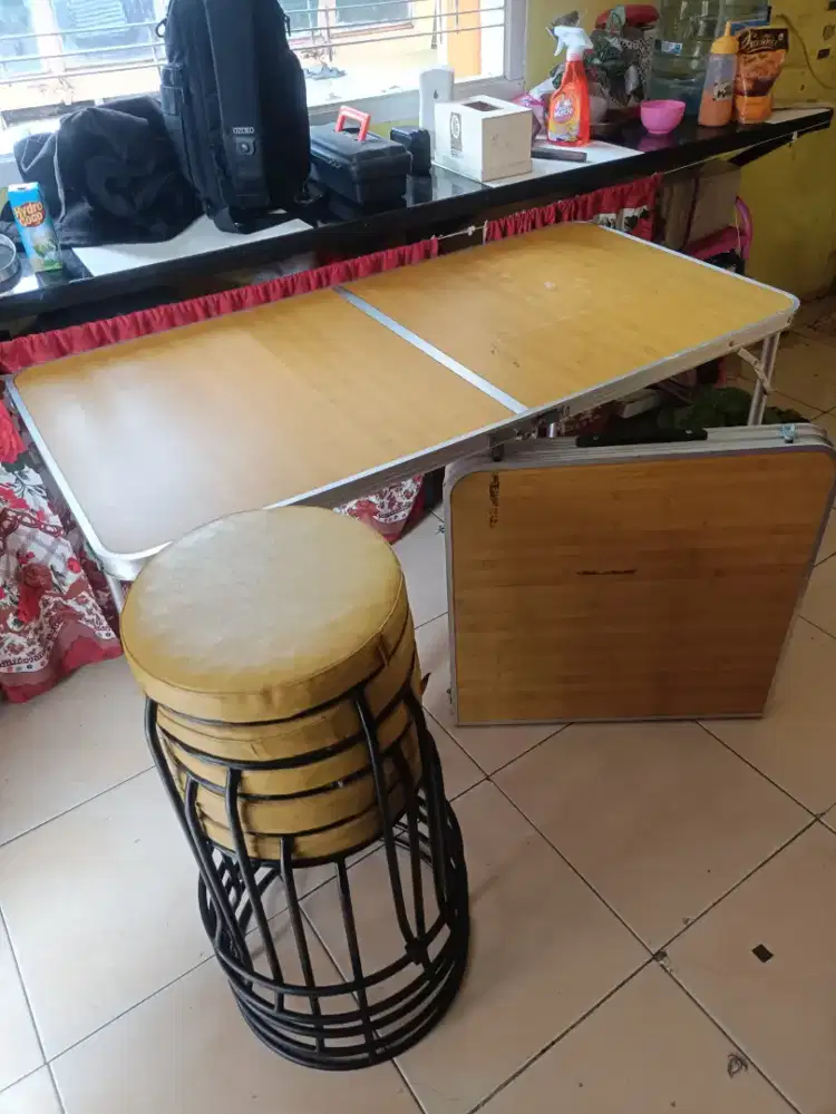 Bangku(5)+ meja lipat(2)