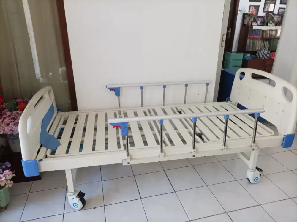 Dipan / Tempat Tidur Pasien Manual 2 crack