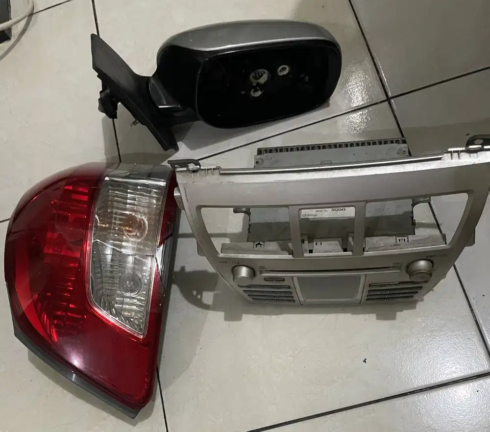 Jual headunit,spion elektrik (kanan saja),stoplamp Vios Gen 2 Thn 2007