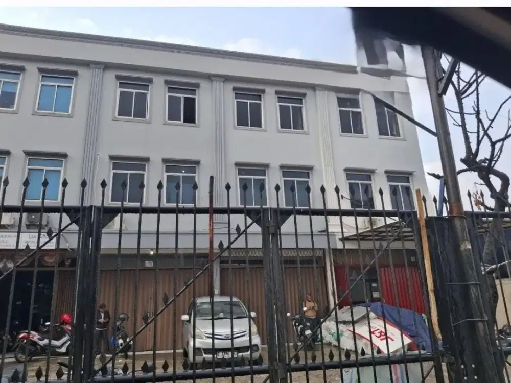 Di Sewakan Ruko 3,5 Lantai Siap Pakai di Jalan Kedoya Raya Jakarta Barat