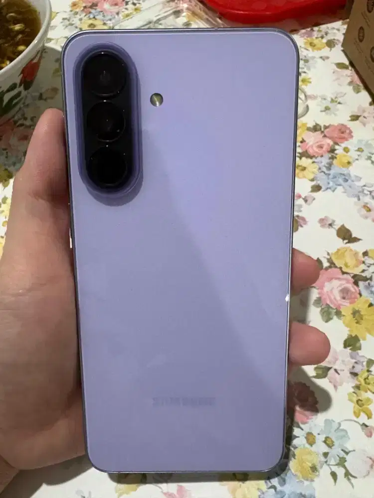 samsung A57 5g.  8/128