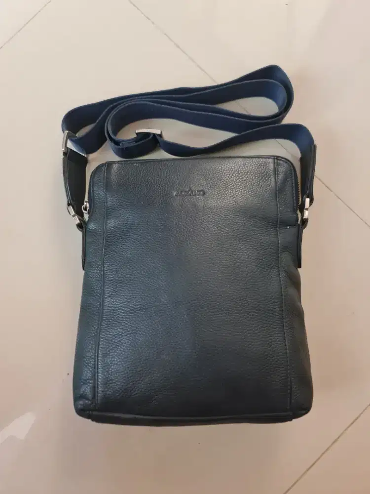 162. Tas Sling Bag Pria Aokang Blue
Second
Leather Kulit Asli