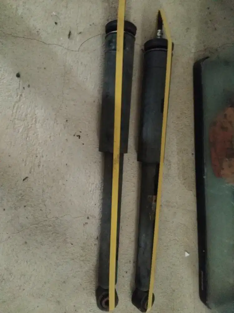 Shockbreaker bekas xl7 2024