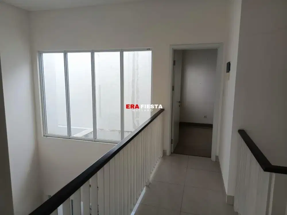 Disewa Rumah 2 Lantai Riviera At Puri Luas 120 Meter Include AC