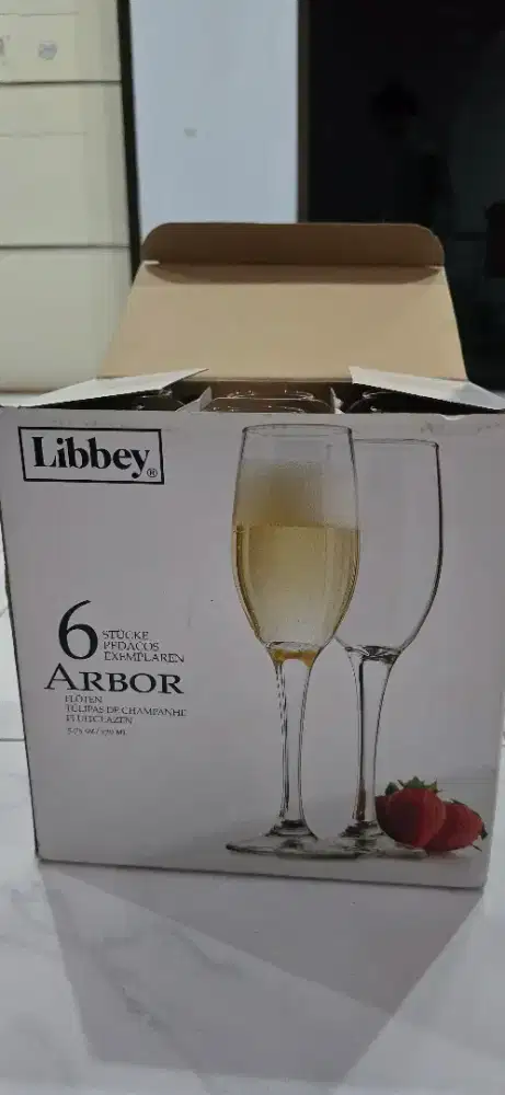 Gelas tinggi gelas wine sampanye