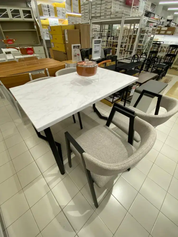 MEJA MAKAN SET SELMA