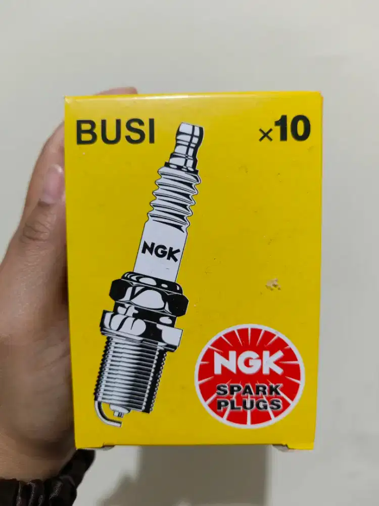 JUAL PARTAI BUSI NGK CR7HSA ORI DAN OLI CASTROL ACTIVE LOW SMOKE 2T