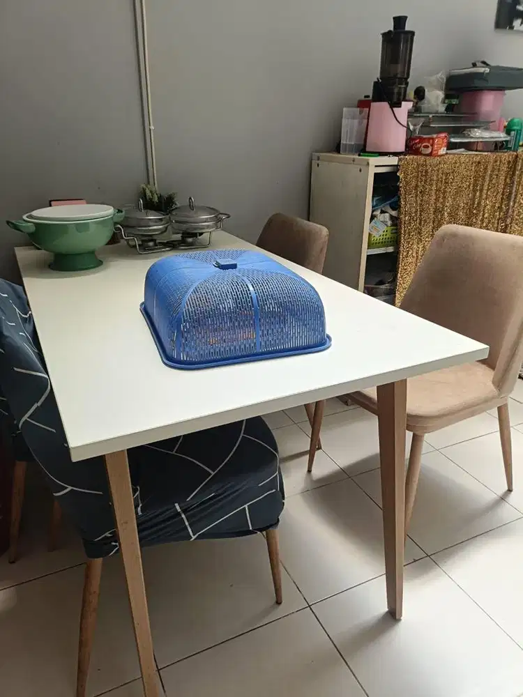Meja Makan Informa