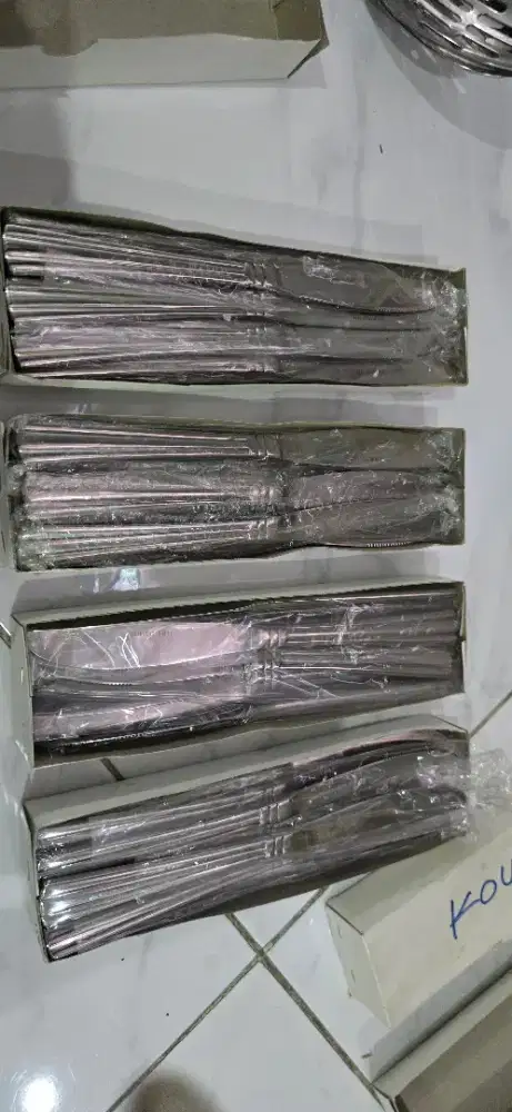 Pisau makan bahan stainless