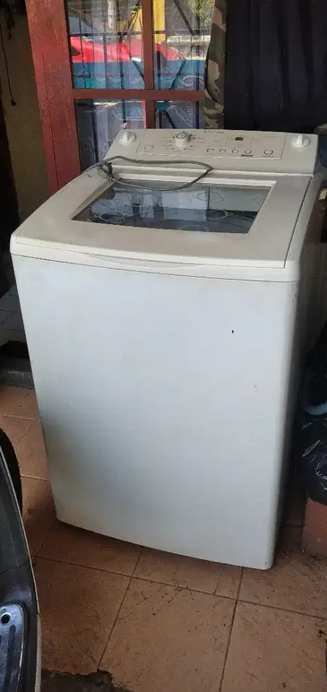 Mesin cuci second/bekas Electrolux 11 kg.