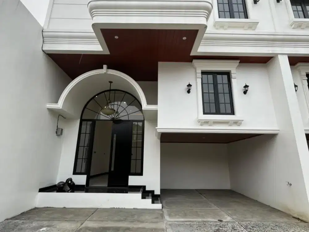 DIJUAL RUMAH CIBUBUR 2.5 LANTAI SIAP HUNI BERGAYA EROPA MODERN DEKAT TOL