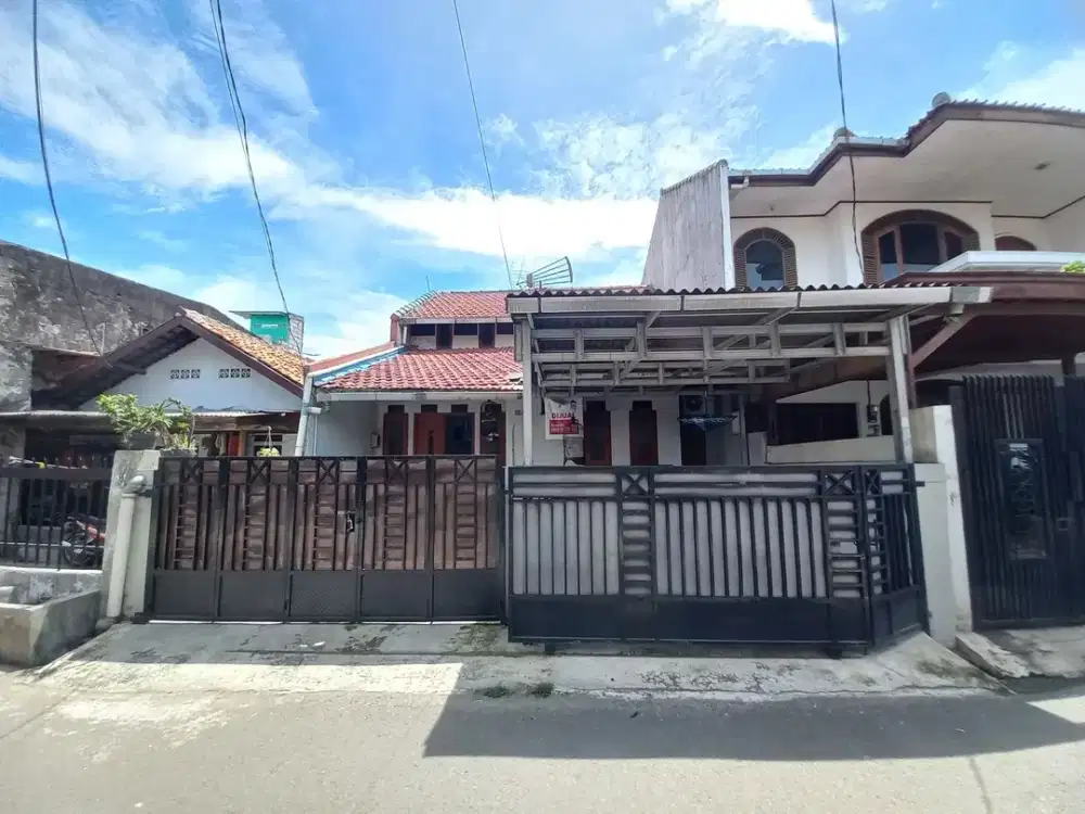 Rumah Strategis SHM 8 Menit ke Gerbang Tol Cawang Hadap Utara J-18760