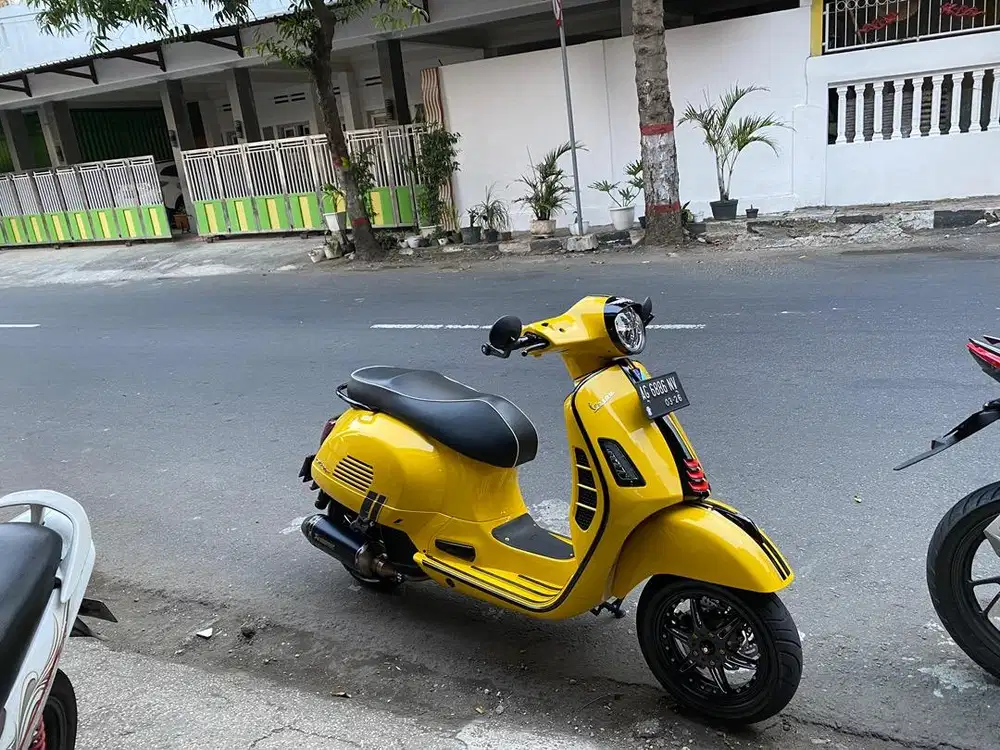 Vespa GTS 150 Hedon like new