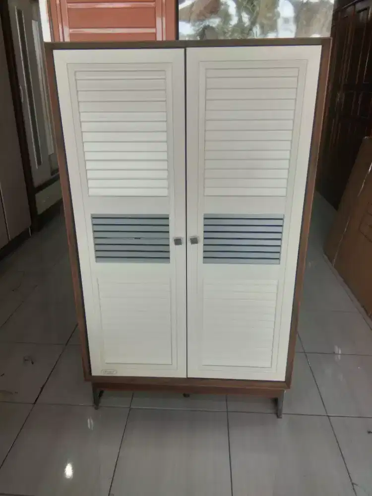 Rak sepatu kaki besi