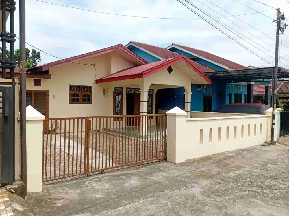 JUAL CEPAT RUMAH UKURAN I0 X 23 MEDAN JOHOR KAMAR TISUR 3 KAMAR MANDI 2 CUMA 6OO JT-AN