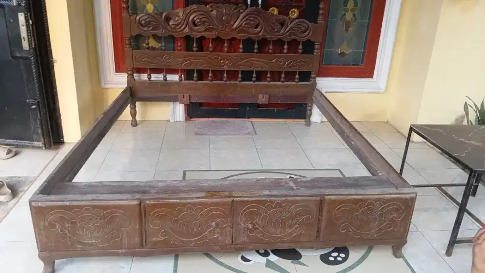tempat tidur kayu jadi