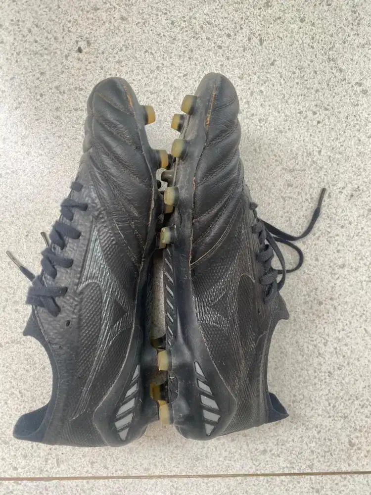 Sepatu Bola Mizuno