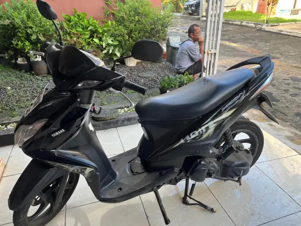 Yamaha Xeon Karbu 2010