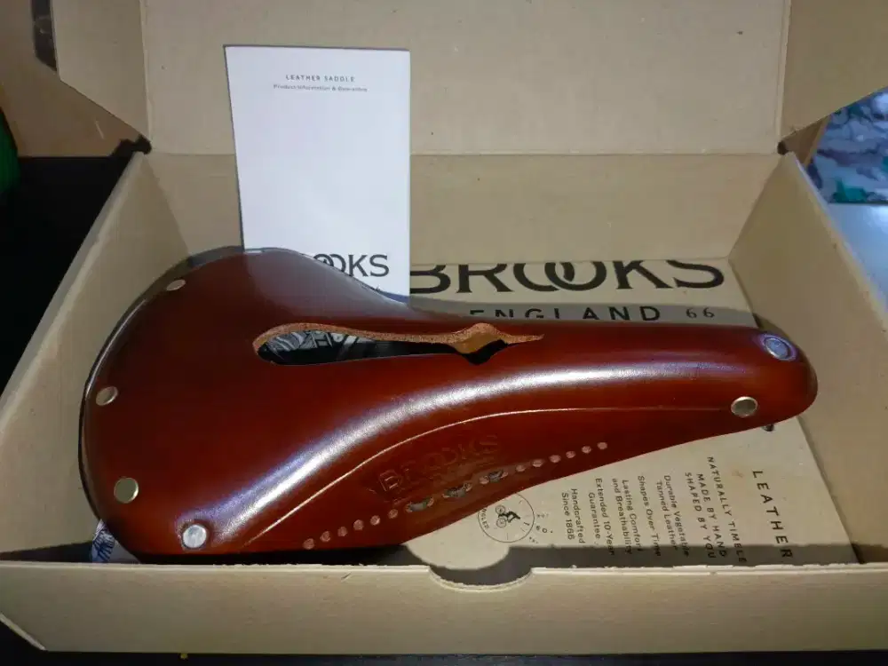 Brooks B17 Carved Brown Laced