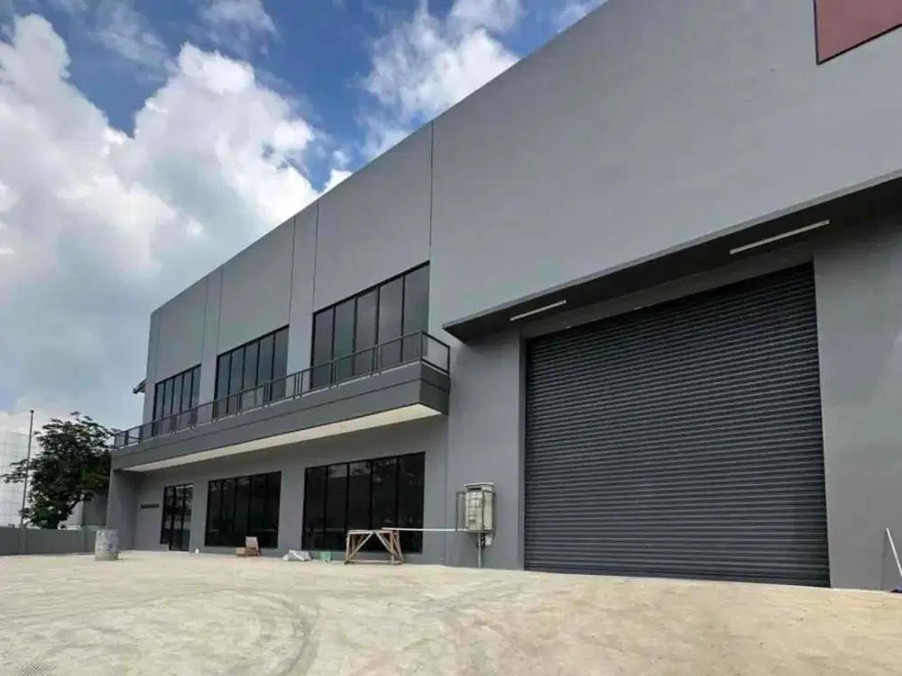 Di JUAL / SEWA gudang bangunan baru luas tanah 1.300 m2 bangunan 1.200 m2 lokasi strategis dekat pintu toll dalam kawasan industri delta silicon cikarang