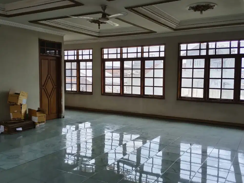 DIJUAL RUMAH LAMA DI PUSAT KOTA BANDUNG COCOK UNTUK KOSAN ATAU RUANG USAHA