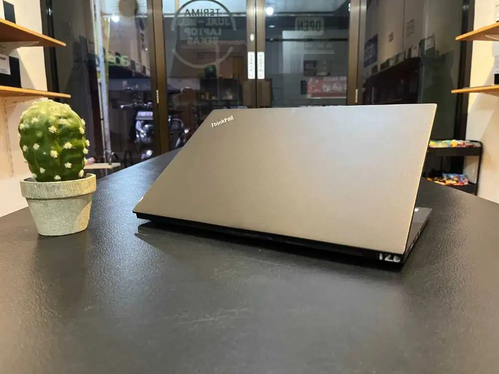 LENOVO THINKPAD T14s//CORE i7 GEN 10//KEY BACKLIT