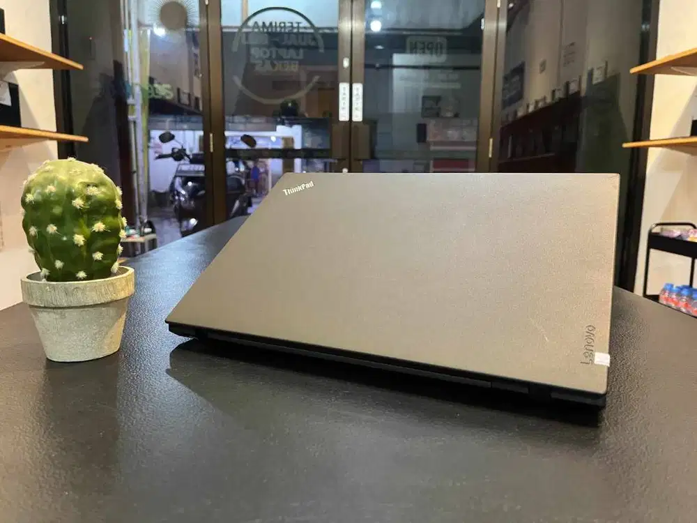 LENOVO THINKPAD T460//CORE i7-6600U//KEY BACKLIT