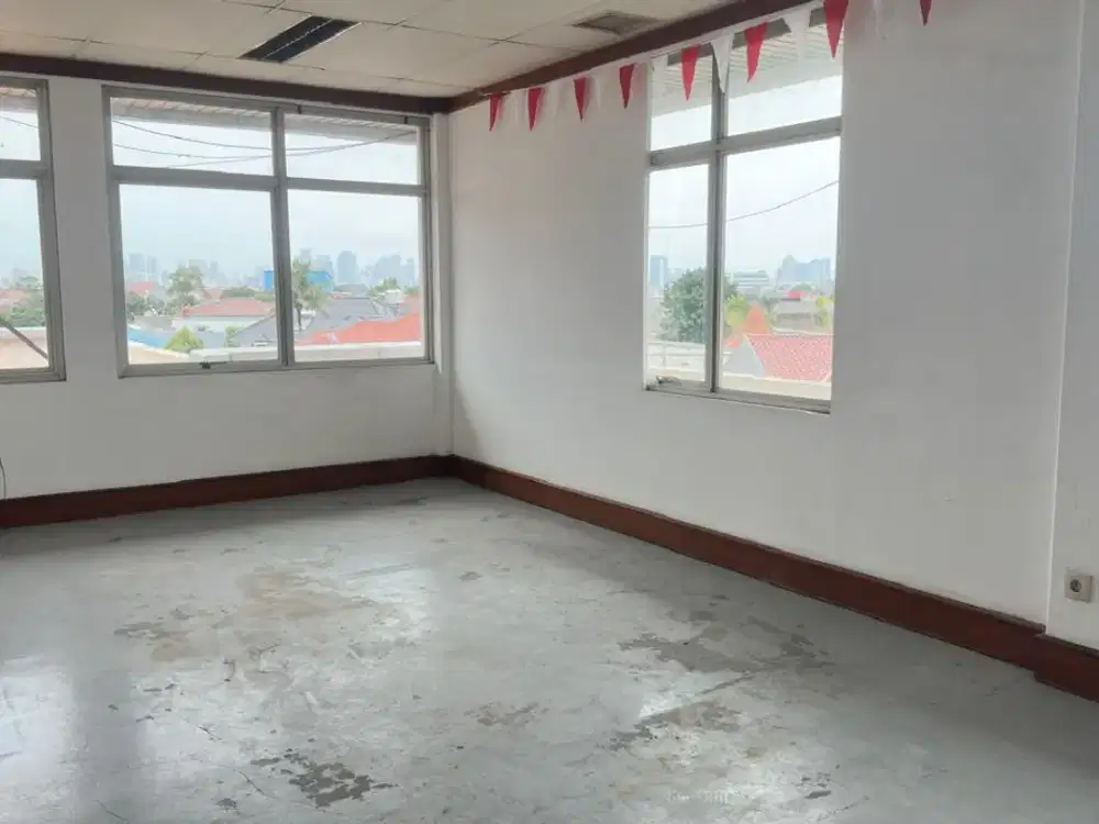 RUANG KANTOR LUAS 120M2