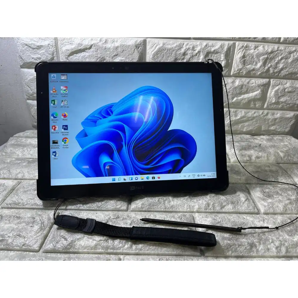 LAPTOP FUJITSU TAB V727 CORE m3-7Y30 8GB/128GB LAYAR 12 INCH *RWS
