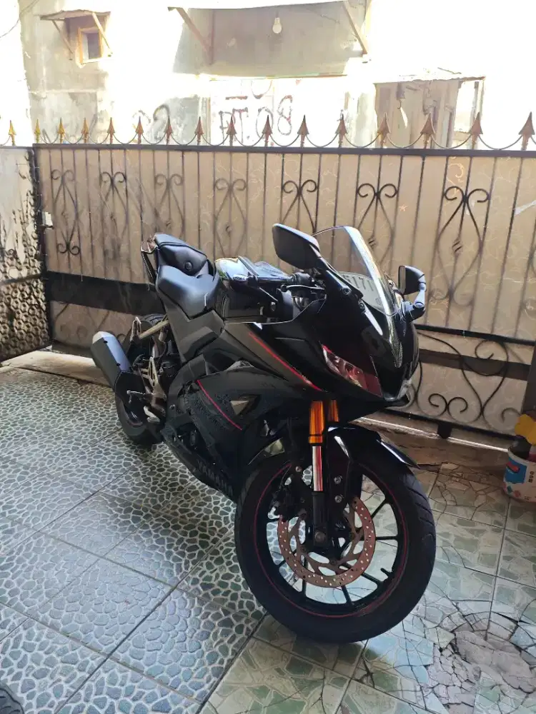 Dijual Yamaha R15 V3 2019 kondisi terawat. SIAP NEGO SAMPAI DEAL!