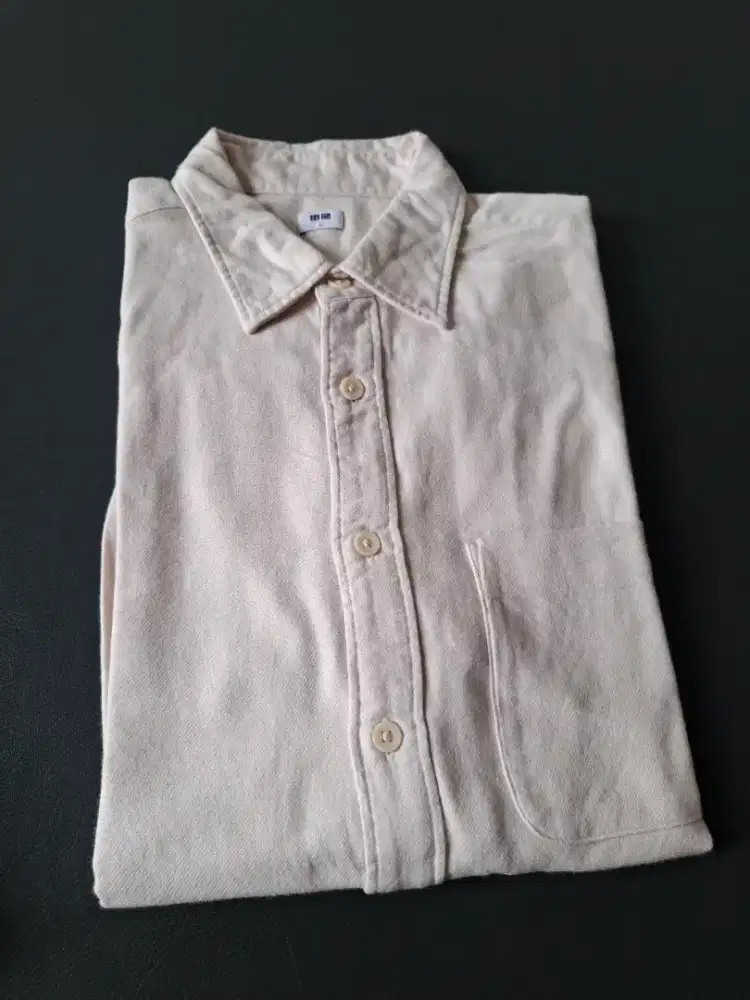 Kemeja Polos Flannel Uniqlo Warna Cream Ukuran L