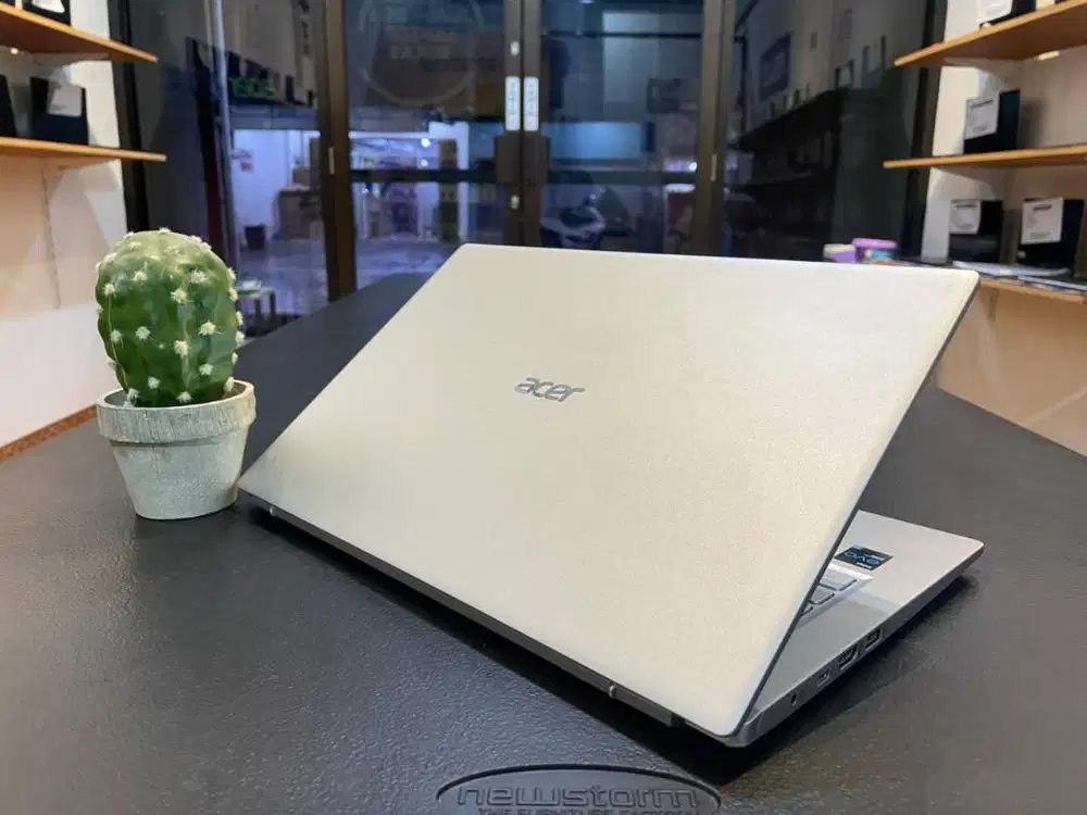 ACER SWIFT SF314-511//CORE I7-1165G7//VGA INTEL IRIS