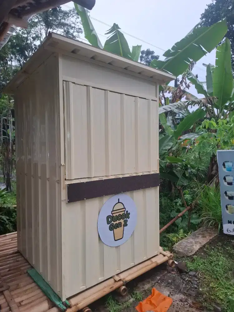 Booth container