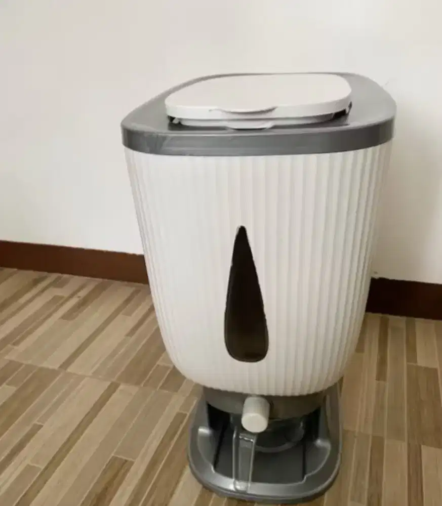 Tempat beras / dispenser beras