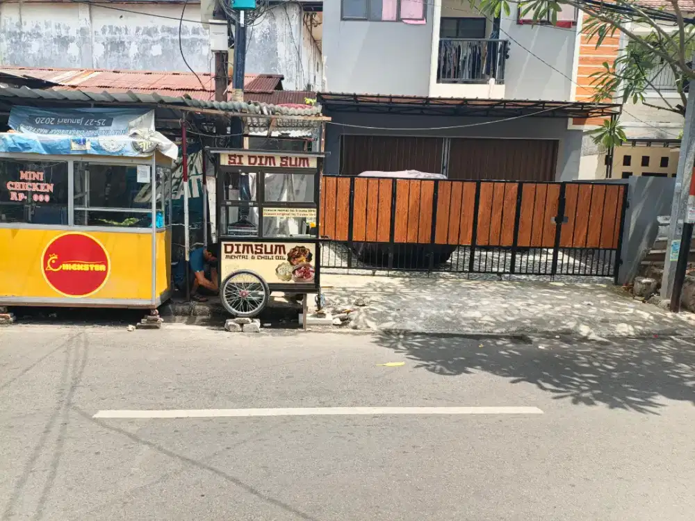 Gerobak beserta isi + lapak