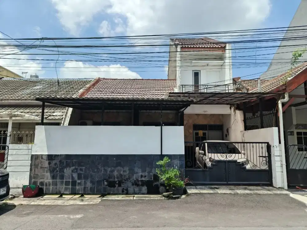 Dijual rumah perlu renov nginden intan timur