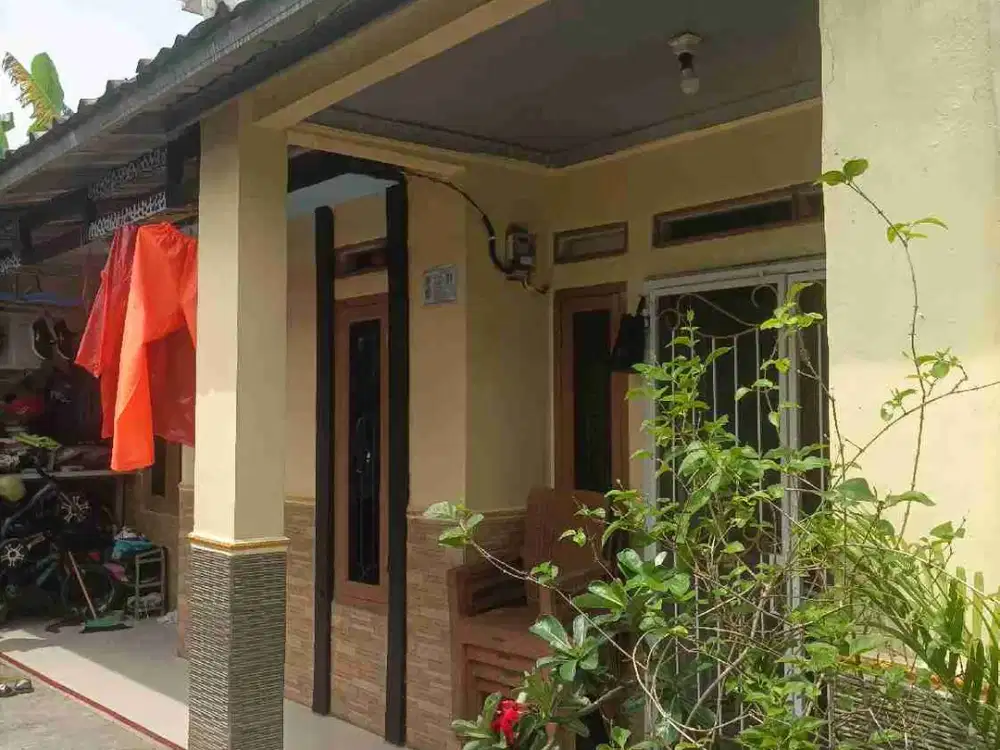 Rumah 2 kamar Tidur plus Kontrakan dekat stasiun KRL Depok lama