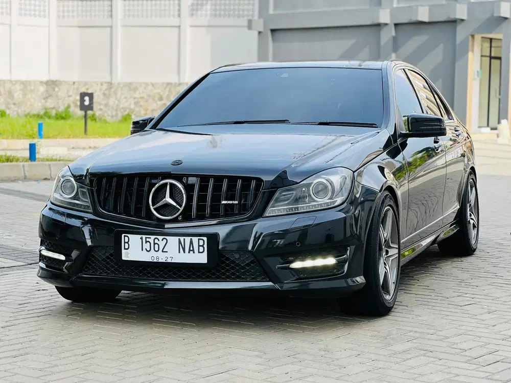 MERCY C250 1.8 AMG CGI AVANGARDE AUTOMATIC BENSIN 2013 HITAM KM90RB