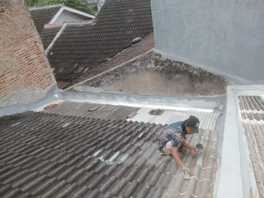 Perbaikan atap bocor dan kanopi