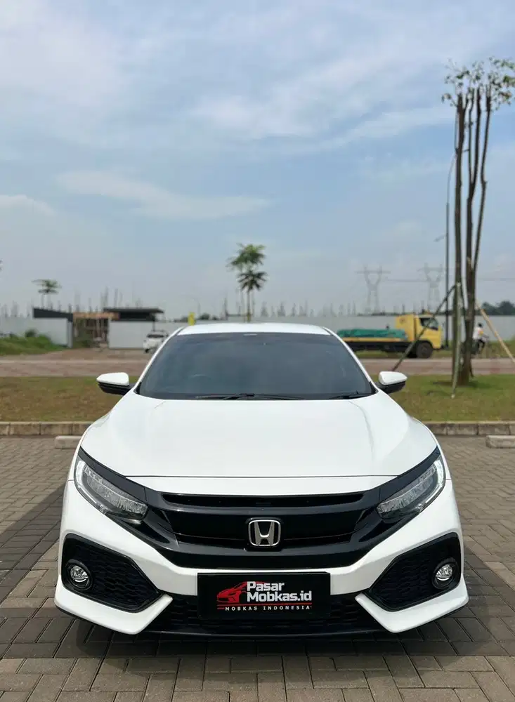 HONDA CIVIC HB 1.5 TC ( LOW PRICE )