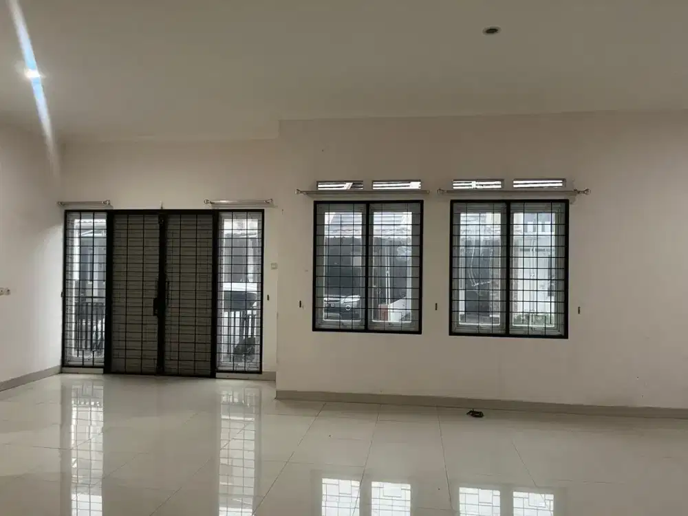 Y. DIJUAL RUMAH HOOK BARU DAN LUAS SIAP HUNI SAYAP TAMAN KOPO INDAH BANDUNG