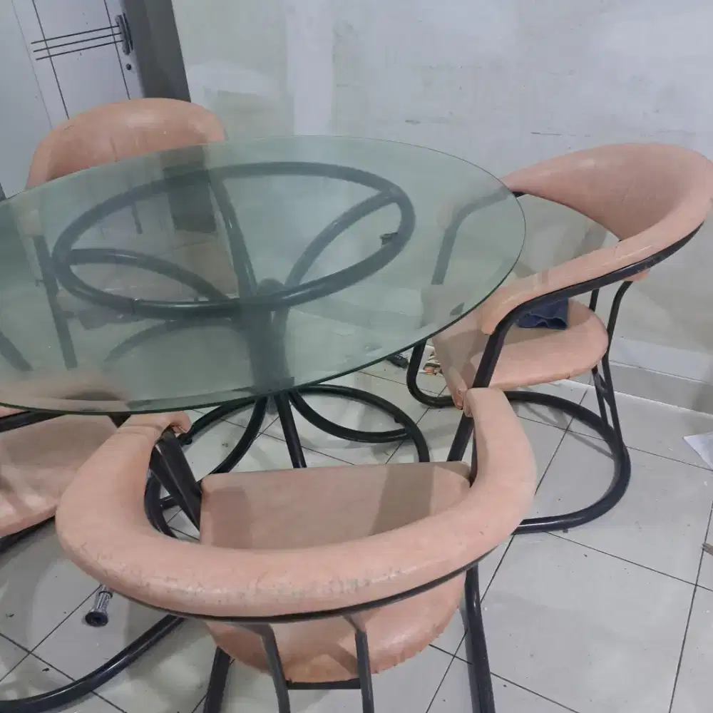 Meja Makan Bulat + 4 kursi