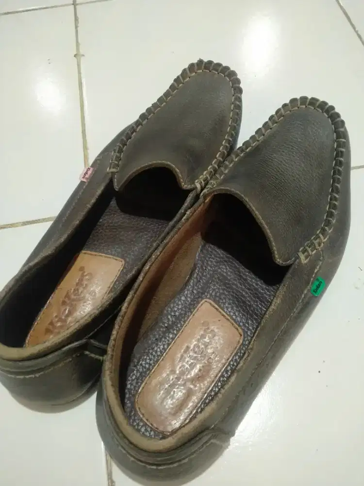 Sepatu kulit Kickers slip on original 42