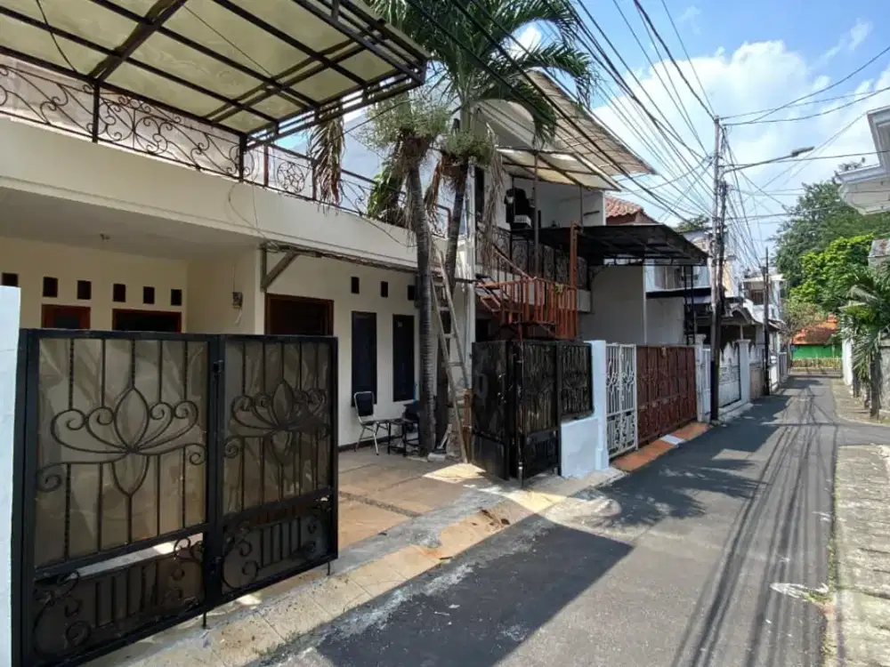 RUMAH MURAH SIAP HUNI JARANG ADA DEKAT STASIUN di TEBET JAKARTA SELATAN