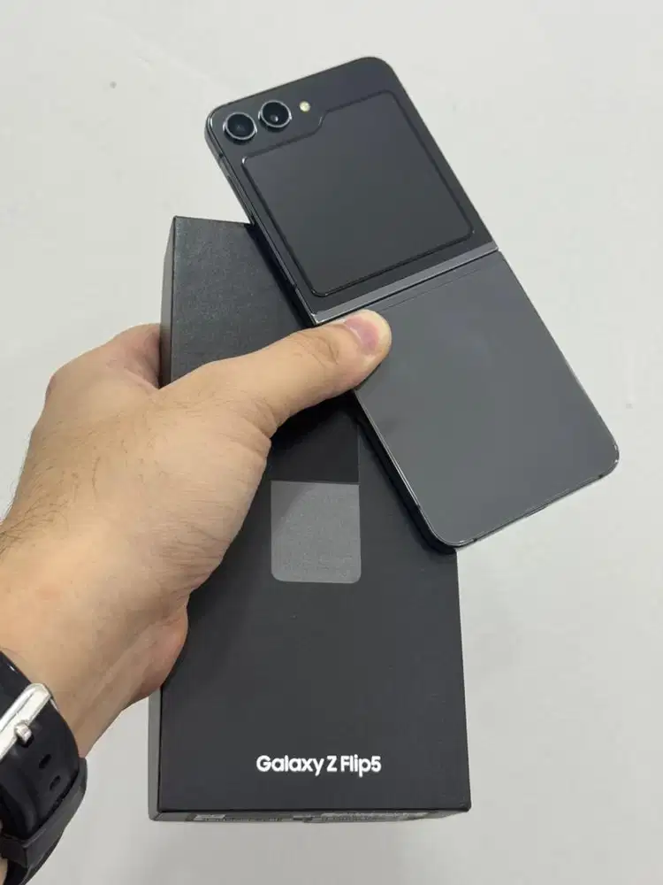 Samsung Z Flip 5 5G Graphite 8/512Gb (SEIN)