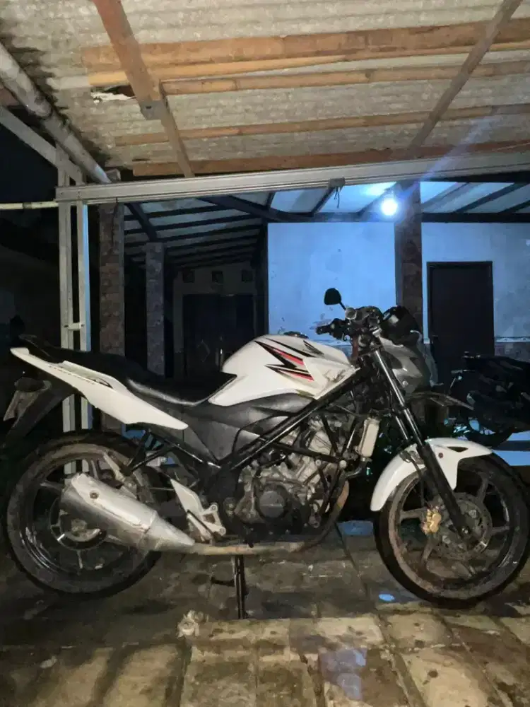 JUAL CB150R STREETFIRE