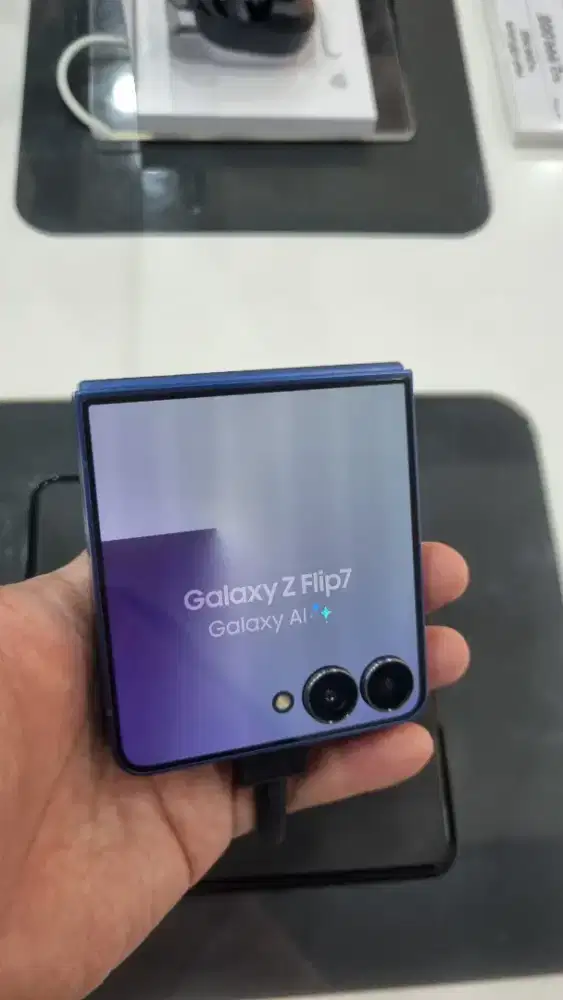 Promo Samsung Galaxy Z Flip7 | Cash / Kredit Bunga 0%