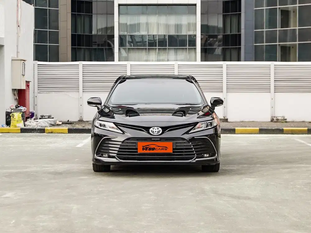Toyota Camry 2.5 V AT 2022 Hitam
